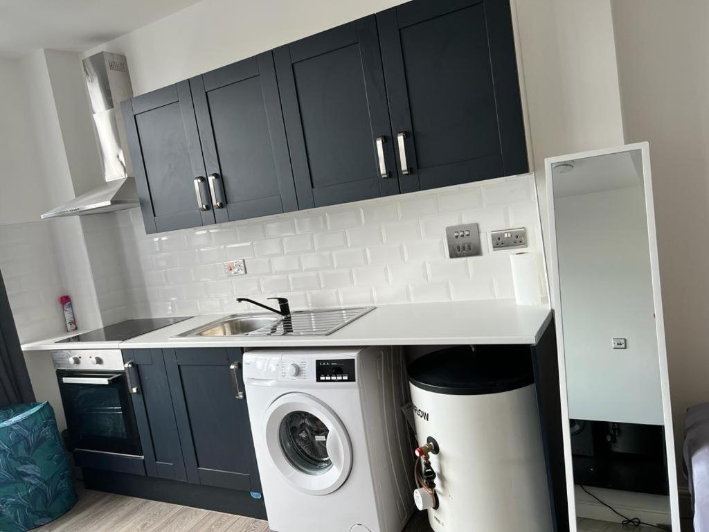 Modern Apartment In London Финчли Экстерьер фото